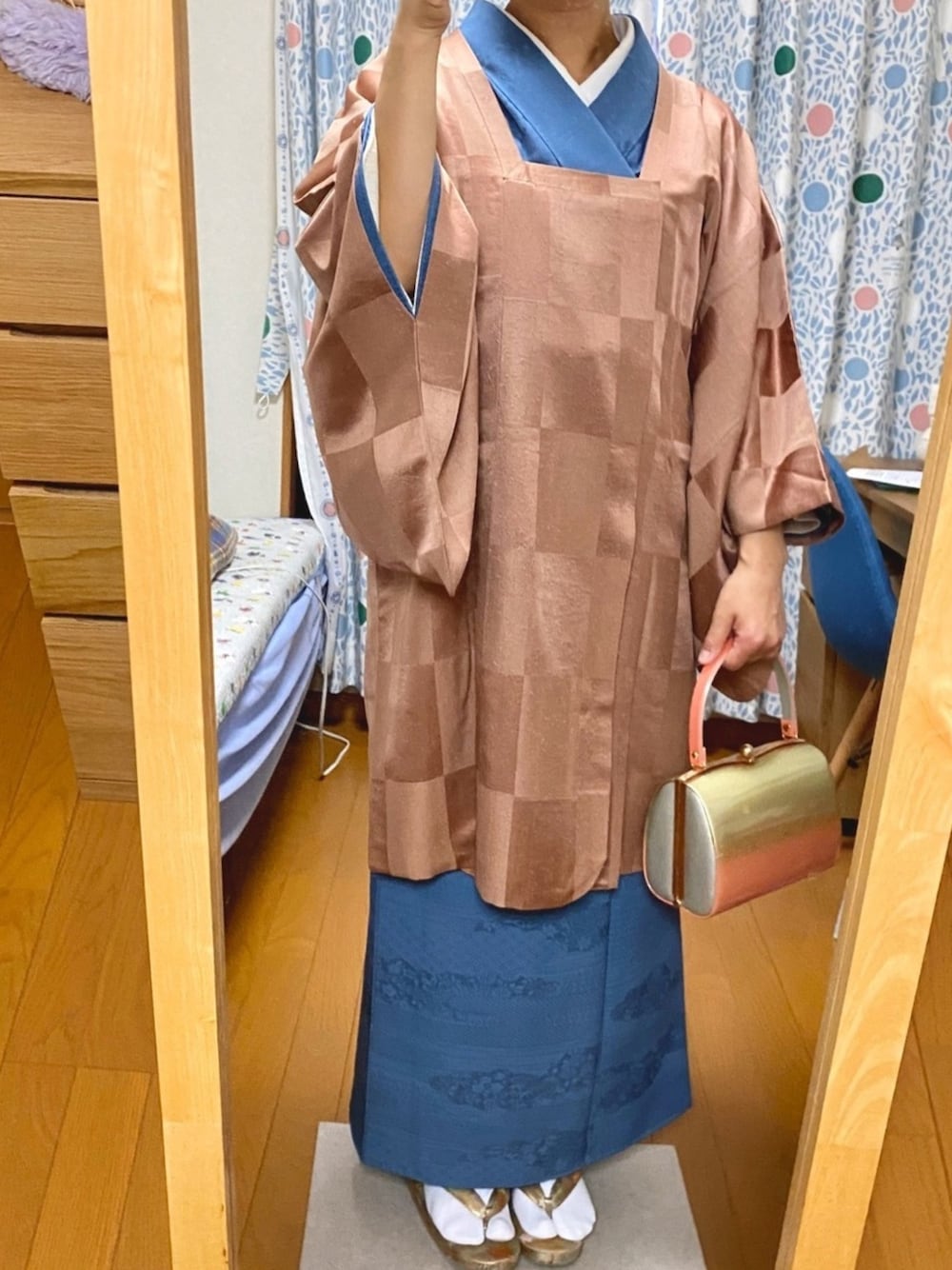「色無地、和装、着物、道行コート」｜「souのアイテム（ジャケット/アウター、ベージュ系）」を使った、Hiro さん（レディース・151cm）の冬コーディネートの1枚目の写真