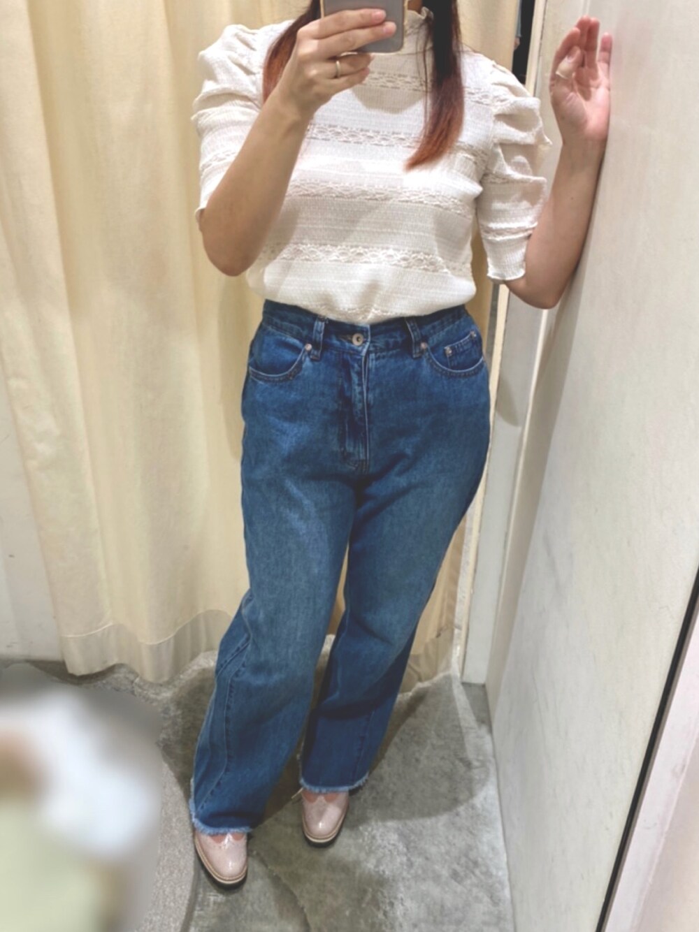 「春コーデ、シンプルコーデ、大人女子、シースルー、wcloset、デニム、大人カジュアル、きれいめカジュアル」｜「w closetのアイテム（デニムパンツ、ブルー系）」を使った、Hiro さん（レディース・151cm）の春コーディネートの1枚目の写真
