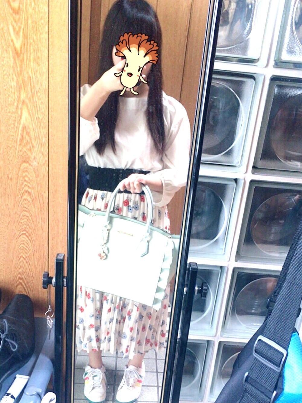「カジュアルコーデ、花柄、白、Honeys、earth music&ecology、Samantha Vega、フラッター」｜「Honeysのアイテム（Tシャツ/カットソー、ホワイト系）」を使った、まいちゃんだよ。さん（レディース・152cm）の夏コーディネートの1枚目の写真