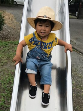 「Levi's（リーバイス）のアイテム（サロペット/オーバーオール）」を使った、きゅうたろさん（キッズ・80cm）の秋コーディネート