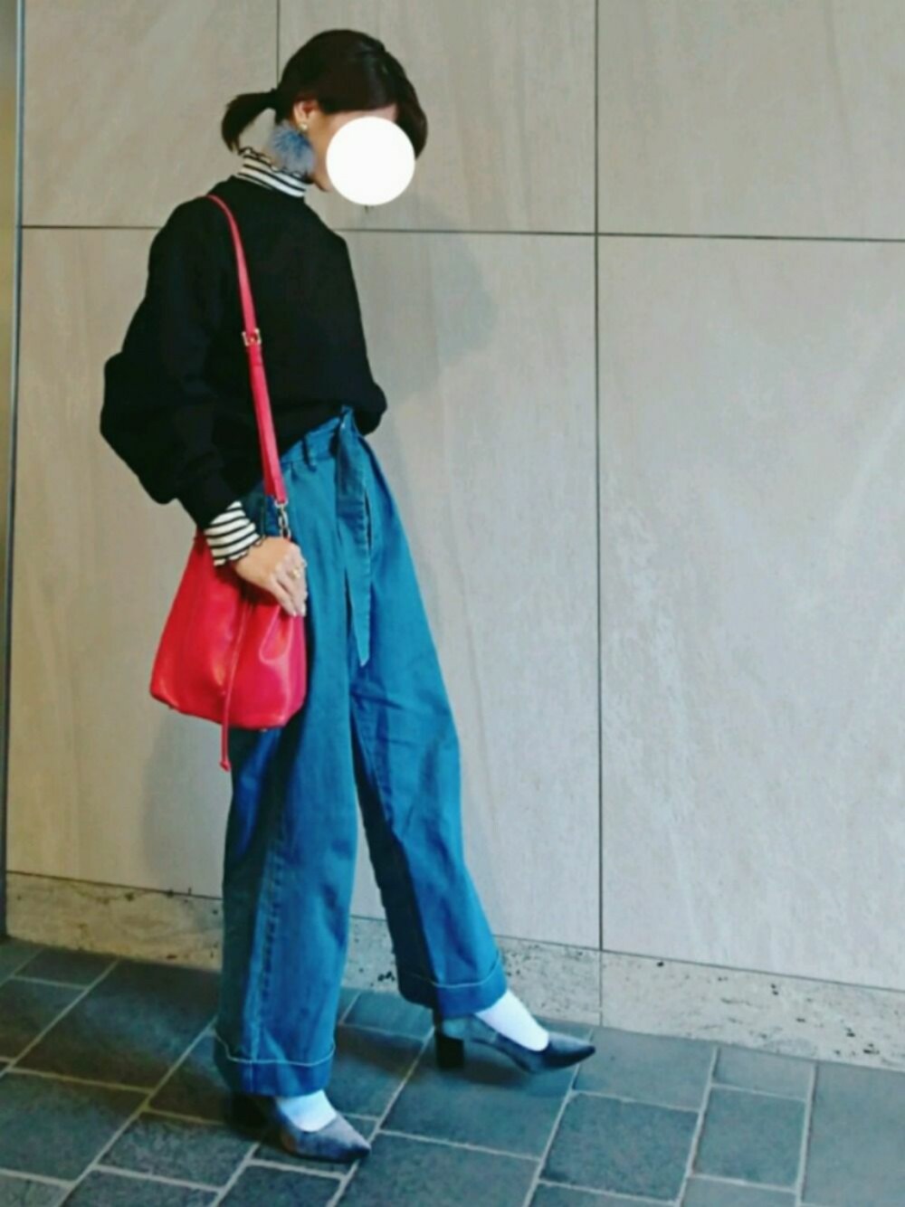 「フリークスストア、ビックシルエット、スウエット、スエット、トレーナー、重ね着、GU、チャンキーヒール、白靴下、マラボーピアス」｜「LEPSIMのムジウラケクループルオーバーＬＳ 779504（スウェット、ブラック系）」を使った、こにしにこさん（レディース・163cm）の冬コーディネートの1枚目の写真