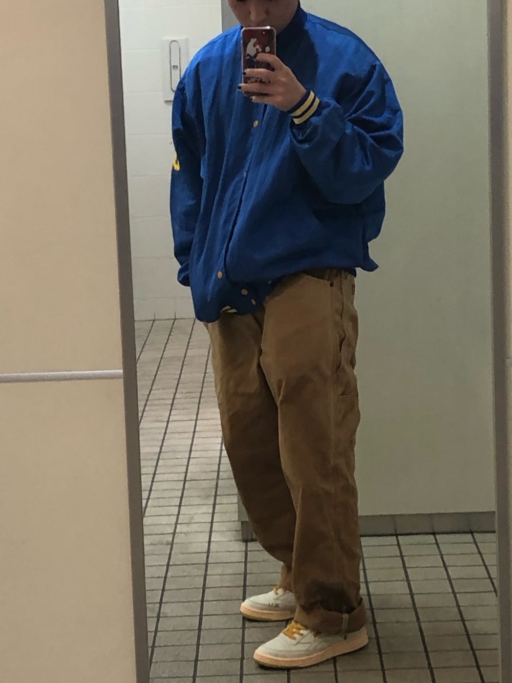 「reebok、Dickies、ペインターパンツ、ストリート、スポーツミックス、古着、トムとジェリー、carhartt、おしゃれさんと繋がりたい、お洒落さんとつながりたい」｜「古着のアイテム（スタジャン、ブルー系）」を使った、テラコヤさん（メンズ・163cm）の春コーディネートの1枚目の写真