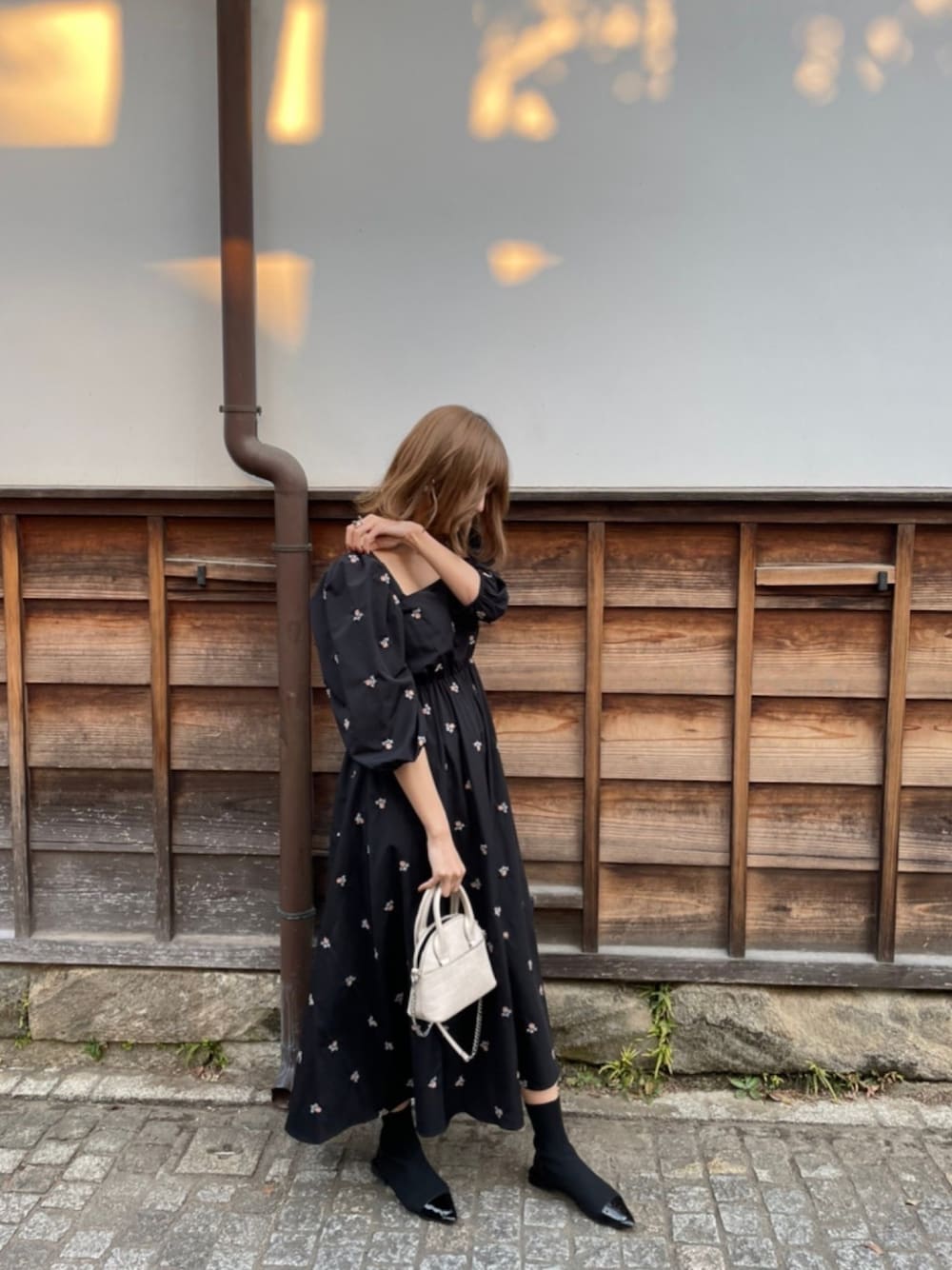「ZARA、ザラ、ザラジョ、パフスリーブ、ワンピース」｜「ZARAのアイテム（ワンピース、ブラック系）」を使った、M.さん（レディース・169cm）の冬コーディネートの1枚目の写真