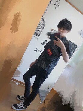 「VANS（バンズ）のVANS ヴァンズ VN000D3HY28 OLD SKOOL オールドスクール BLACK 定番人気商品（スニーカー、ブラック系）」を使った、りょーさん。さん（メンズ・166cm）の夏コーディネート