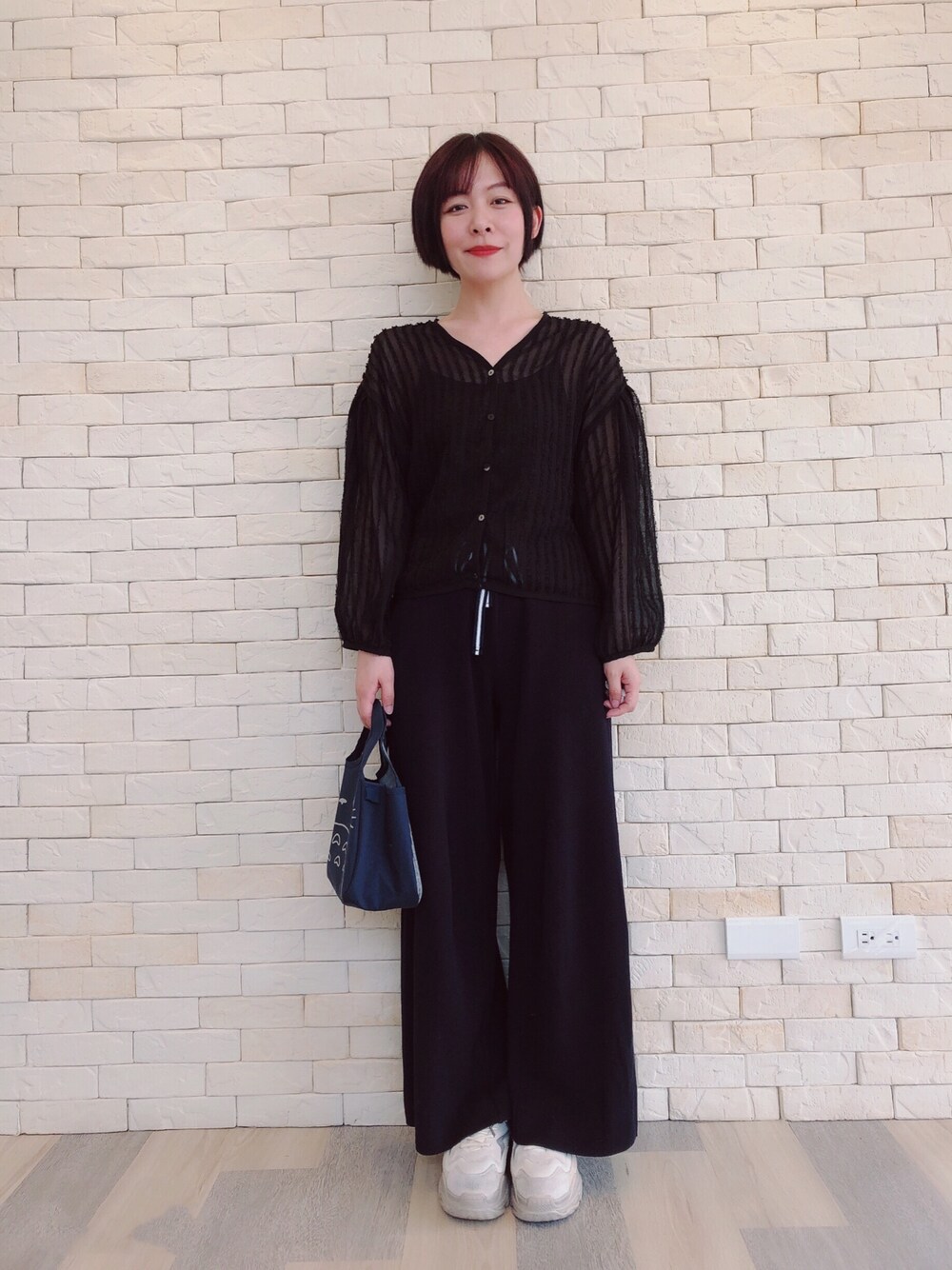 「spring、springstyle、ootd、ootdtw、ootdfashion、mamafashion、mamastyle」｜「ANOTHER PLANETのアイテム（シャツ/ブラウス、ブラック系）」を使った、____慕·Mu____さん（レディース・159cm）の春コーディネートの1枚目の写真