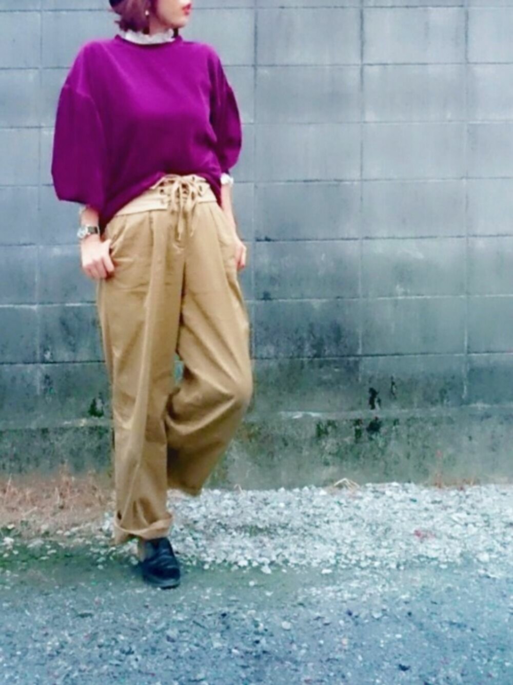 「秋のコーデ、ブラウス、フリル、ベロア、パープル、ワイドパンツ、チノパン、コルセット、バブーシュ、GU」｜「GUのアイテム（チノパンツ、ベージュ系）」を使った、t3lt-tadtさん（レディース・160cm）の秋コーディネートの1枚目の写真