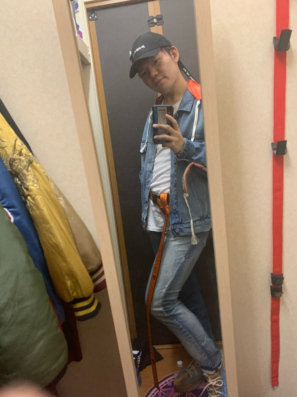 「ストリートMIX、スニーカーコーデ、ジャケット、デニムオンデニム、yeezyboost、Yeezyboost380、秋のコーデ、秋コーデ」｜「HERON PRESTONのアイテム（デニムジャケット、ブルー系）」を使った、POSOさん（メンズ・172cm）の秋コーディネートの1枚目の写真