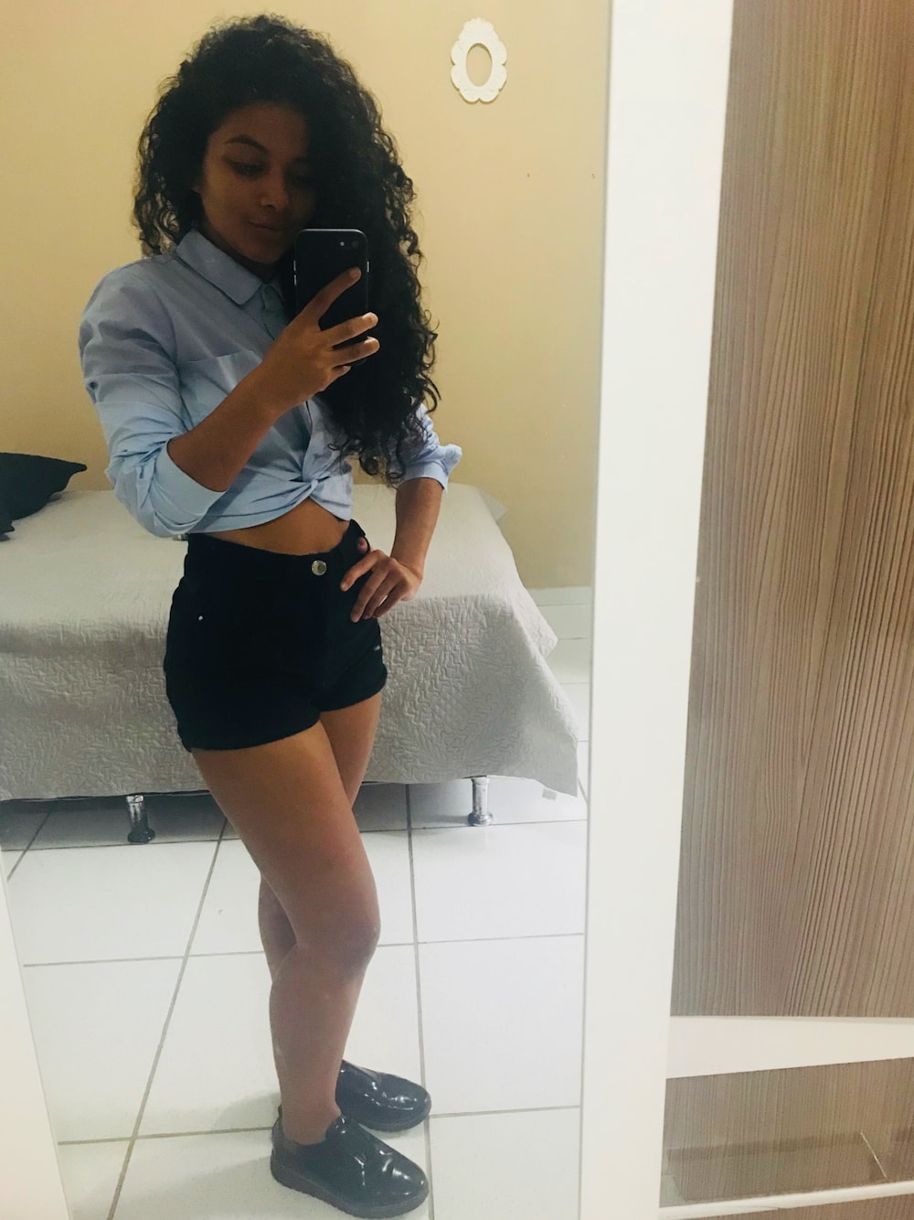 「shirts、curlyhair、shorts、Brasil、Brazil」｜「blue steelのアイテム（その他、ブラック系）」を使った、Meri Oliveiraさん（レディース・150cm）の春コーディネートの1枚目の写真