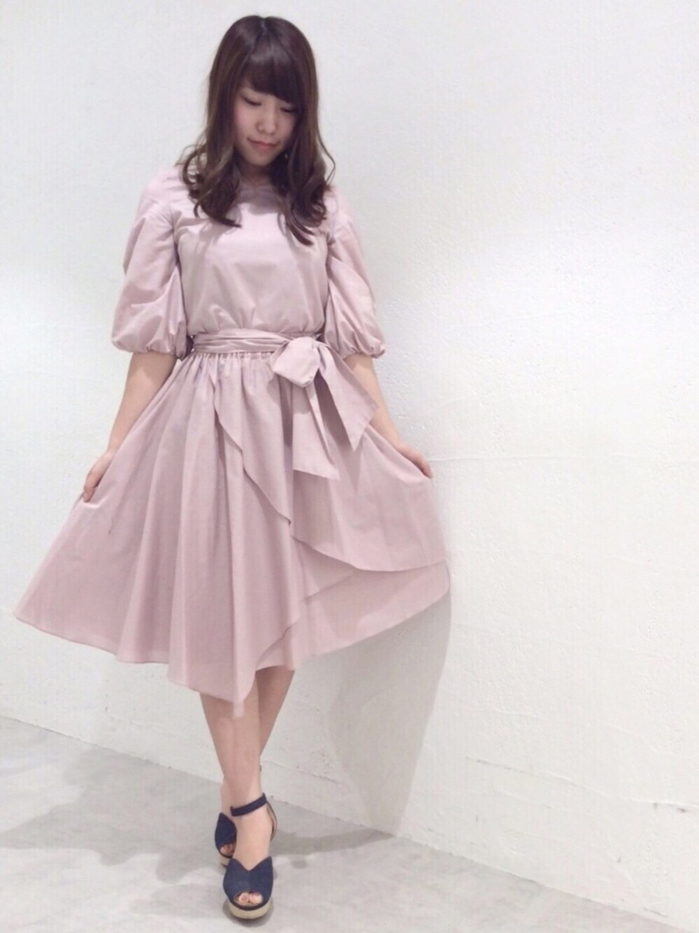 「春コーデ、名古屋、限定、ブラウス、ヘムスカート、セットアップ、ピンク、andcouture、アンドクチュール、BSTR」｜「andcoutureのアイテム（スカート、ピンク系）」を使った、rihoさん（レディース・157cm）の冬コーディネートの1枚目の写真