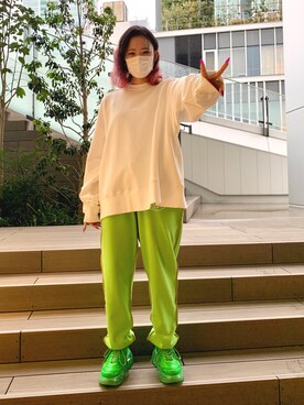 「WHITELAND（ホワイトランド）のアイテム（スウェット）」を使った、李宇さん（レディース・163cm）の春コーディネート