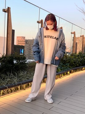 「WHITELAND（ホワイトランド）のアイテム（スウェット）」を使った、李宇さん（レディース・163cm）の冬コーディネート