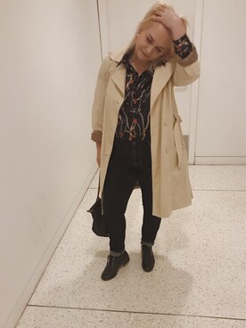 「business casual」｜「アイテム（トレンチコート）」を使った、Natalie Fergusonさん（レディース・160cm）の春コーディネート