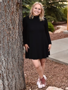 「Target（ターゲット）のアイテム（アクセサリー）」を使った、Natalie Fergusonさん（レディース・160cm）の夏コーディネート