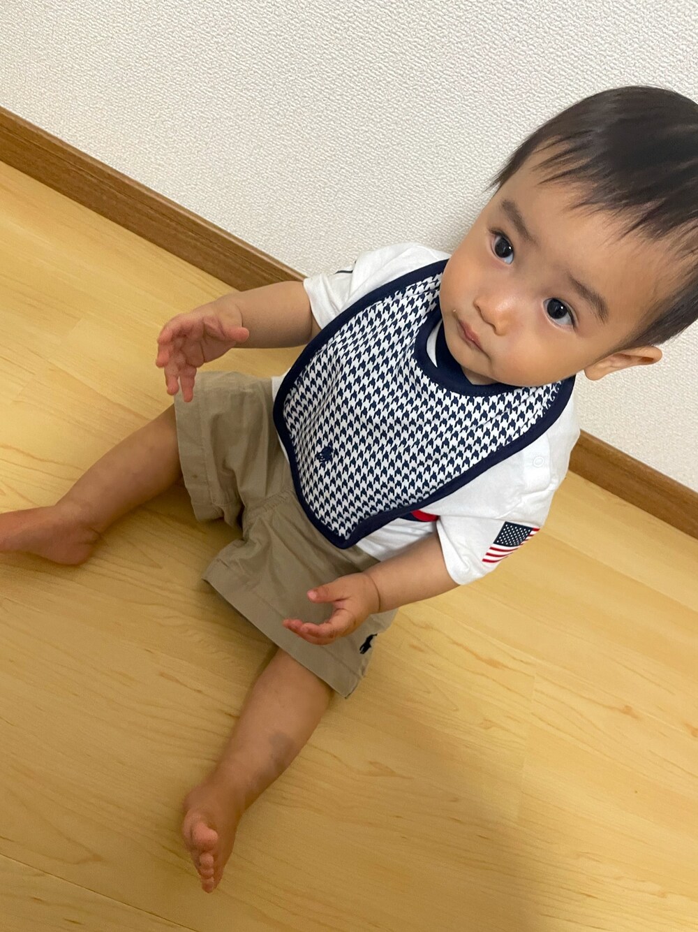 「ハーフチノパン、Ralph Lauren、ベビーコーデ、男の子コーデ、チノパン、白Tシャツ、０歳、80cm、キッズファッション、10ヶ月」｜「RALPH LAURENのアイテム（トップス、ホワイト系）」を使った、kei☆さん（キッズ・70cm）の春コーディネートの1枚目の写真