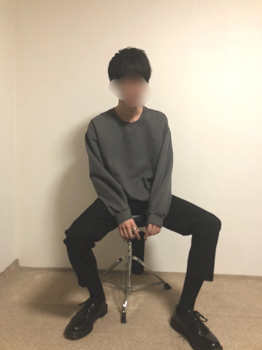 「きれいめカジュアル、あなたの番です、横浜流星、オーバーサイズ、スウェット、UNIQLO、大学生」｜「GILDANのアイテム（スウェット、グレー系）」を使った、Hiroさん（メンズ・178cm）の冬コーディネートの1枚目の写真
