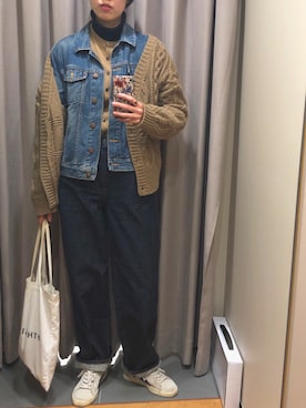 「UNIQLO（ユニクロ）のハイライズワイドストレートジーンズ（デニムパンツ）」を使った、Beckyさん（レディース・171cm）の春コーディネート