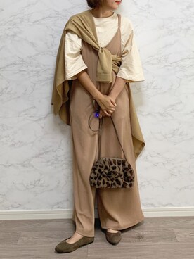 「部屋撮り」｜「アイテム（オールインワン・サロペット）」を使った、anmiさん（レディース・156cm）の秋コーディネート