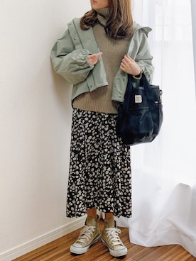 「ハイネックニット」｜「アイテム（マウンテンパーカー）」を使った、anmiさん（レディース・156cm）の冬コーディネート