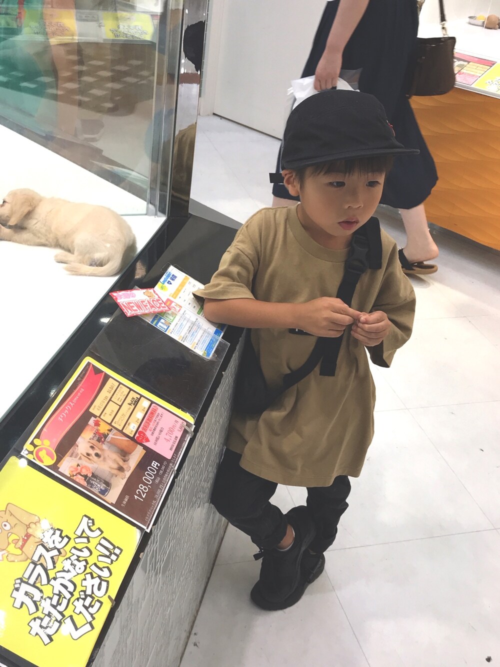 「RVCAのアイテム（Tシャツ/カットソー、ベージュ系）」を使った、蒼虫さん（キッズ・110cm）の秋コーディネートの1枚目の写真