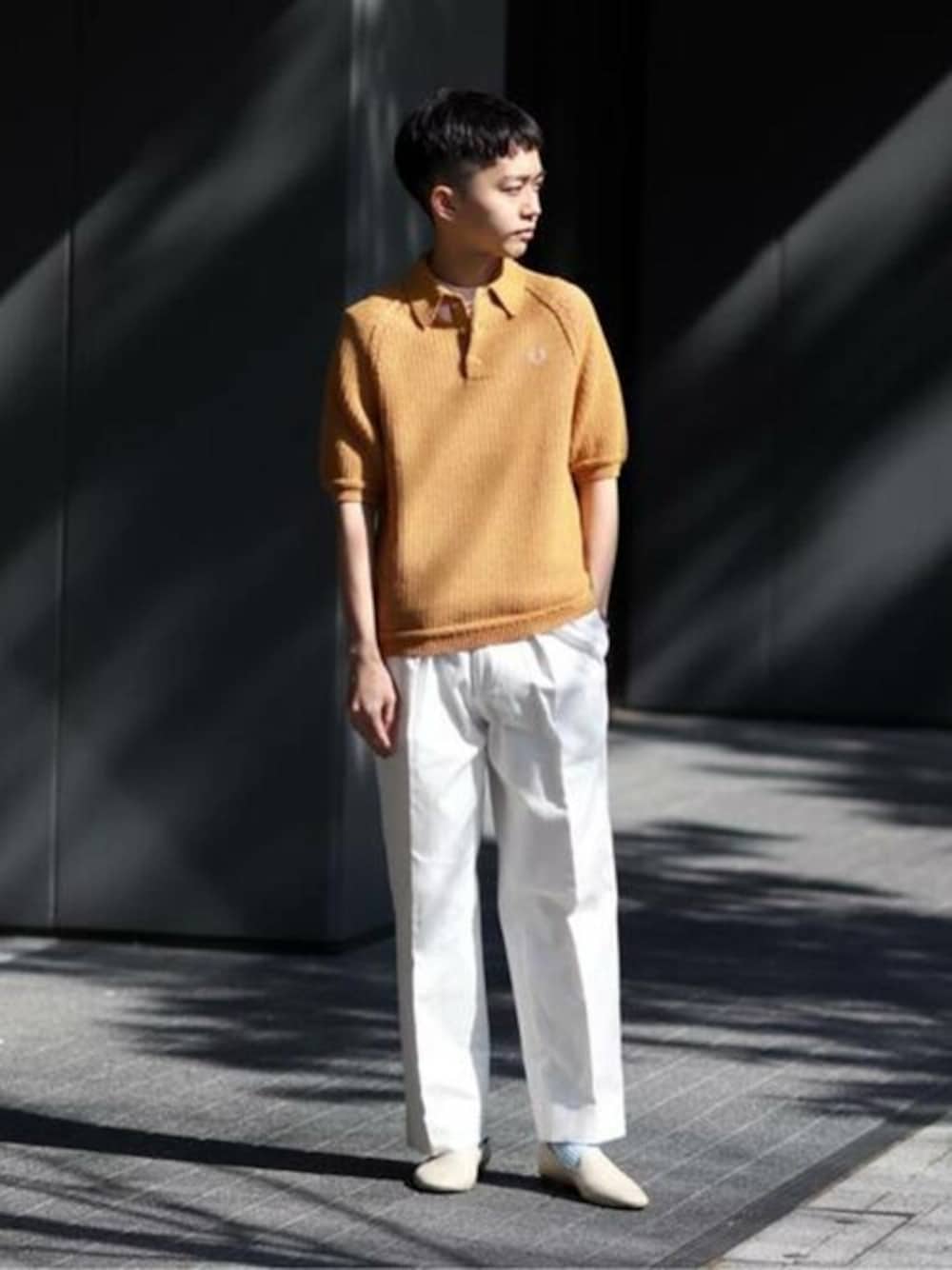 「ポロシャツ、ニットポロ、EDIFICE、フレッドペリー、フレッドペリー(FRED PERRY)、ポロシャツコーデ、フレッドペリー別注、EDIFICEスタッフ」｜「FRED PERRYの【FRED PERRY / フレッド ペリー】別注 リネンライクニット ポロシャツ（ポロシャツ、イエロー系）」を使った、MATSUさん（メンズ・175cm）の春コーディネートの1枚目の写真