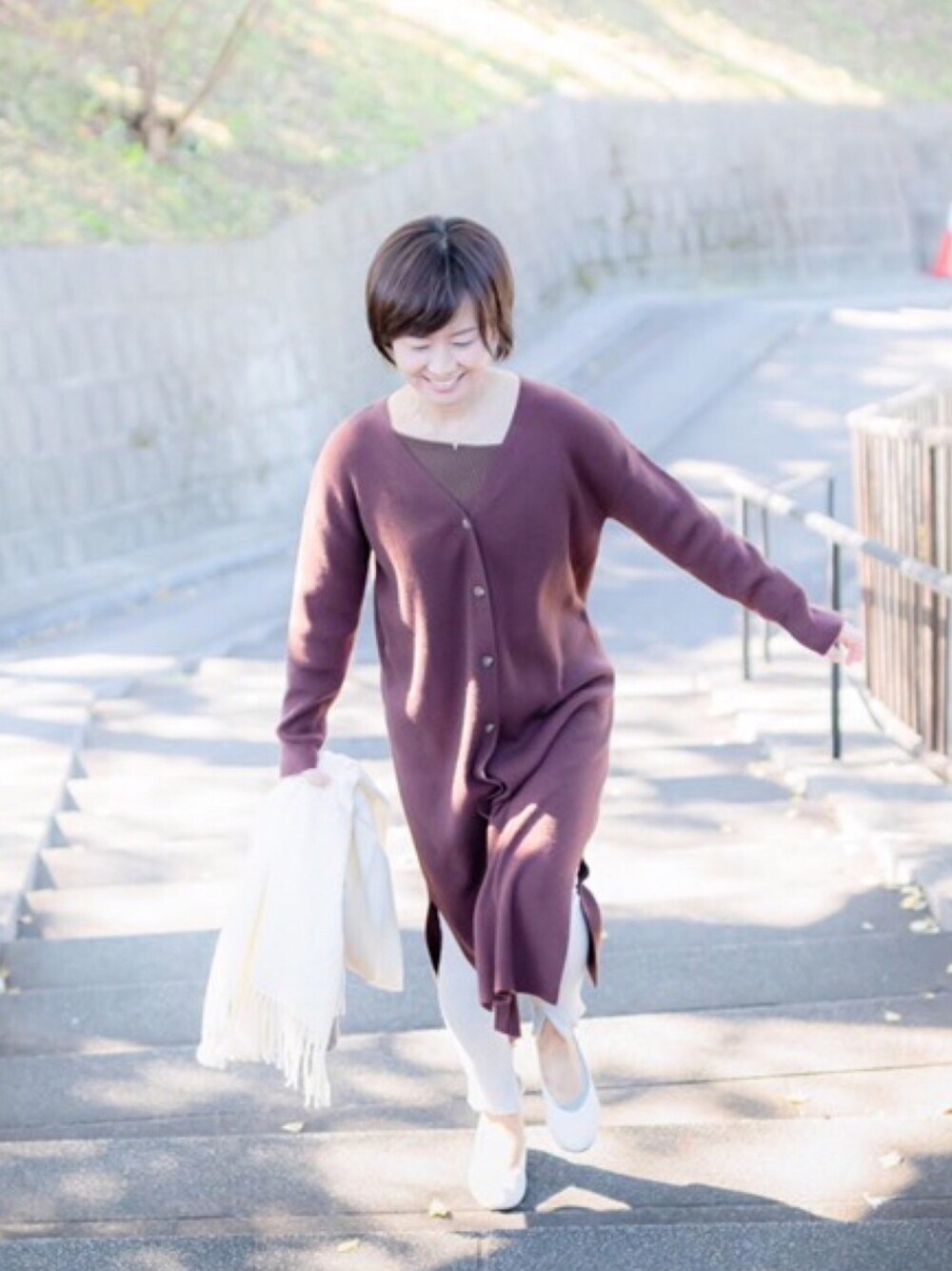 「秋のコーデ、お洒落さんとつながりたい、オトナカジュアル、カジュアル、ニットワンピース、シンプルコーデ、レギンス、ショートヘア、シンプル、レギンスコーデ」｜「SESTOの綿タッチワンショルカットソー（Tシャツ/カットソー、ブラウン系）」を使った、あるぼるさん（レディース・157cm）の秋コーディネートの1枚目の写真