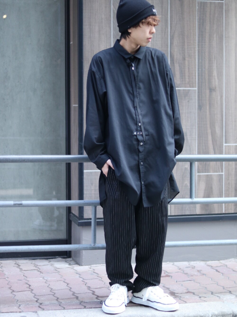 「オールブラック、ニット帽、ビーニー、フォローミー、シャツスタイル、モード、ブラックコーデ、春コーデ、ootd」｜「BED J.W. FORDのアイテム（パンツ、ブラック系）」を使った、Ko-taro-さん（メンズ・170cm）の冬コーディネートの1枚目の写真