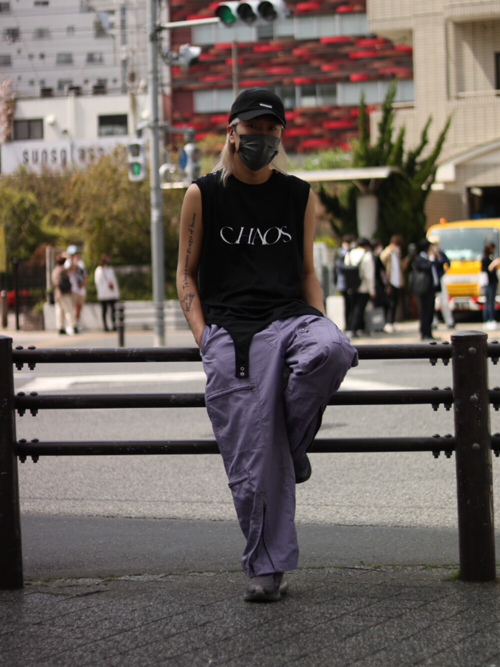 「JOHN LAWRENCE SULLIVAN、タンクトップ、ノースリーブ、今日のコーデ、モード、モードストリート」｜「Azuma.のアイテム（パンツ、パープル系）」を使った、Ko-taro-さん（メンズ・170cm）の春コーディネートの1枚目の写真