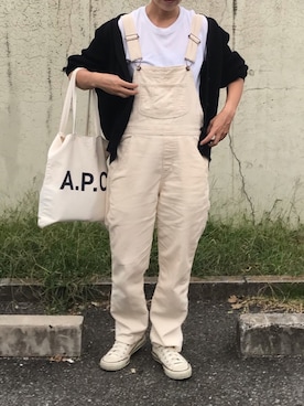 コーデュロイオーバーオールを使った人気ファッションコーディネート 