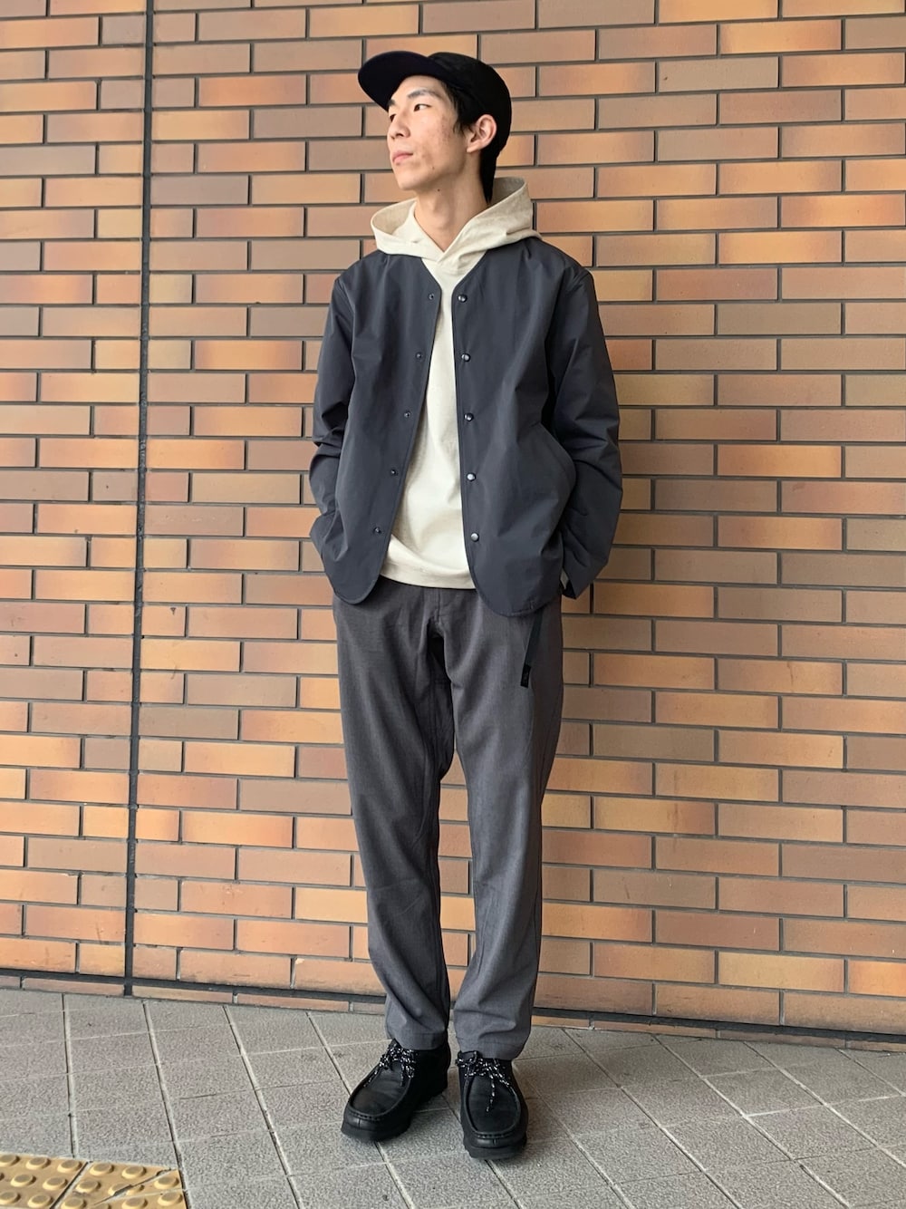 「今日のコーデ、オトナカジュアル、春コーデ、春アウター、ノーカラージャケット、パーカー、グラミチ」｜「URBAN RESEARCHのポンチワイドプルオーバーパーカー（パーカー、ベージュ系）」を使った、Ryoさん（メンズ・172cm）の春コーディネートの1枚目の写真