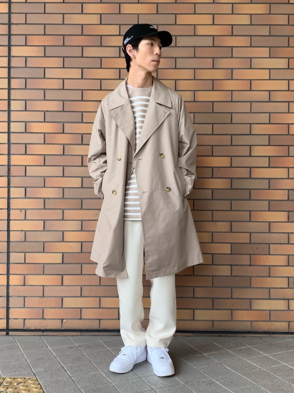 「今日のコーデ、オトナカジュアル、春コーデ、春アウター、コート、トレンチコート、オーバーサイズ、ボーダー、シェフパンツ」｜「URBAN RESEARCHの100/2TCシャンブレーダブルコート（ステンカラーコート、ベージュ系）」を使った、Ryoさん（メンズ・172cm）の春コーディネートの1枚目の写真
