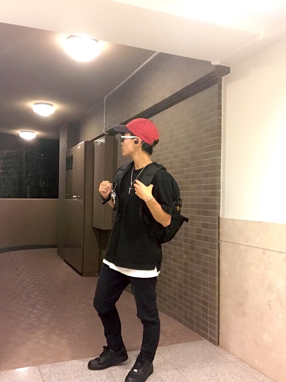 「白Tシャツ、ビッグシルエット、ユニクロ、秋のコーデ、ストリート、黒、スキニー」｜「UNIQLOのビッグシルエットポケツキT（半袖）（Tシャツ/カットソー、ブラック系）」を使った、植物子羊さん（レディース・155cm）の秋コーディネートの1枚目の写真