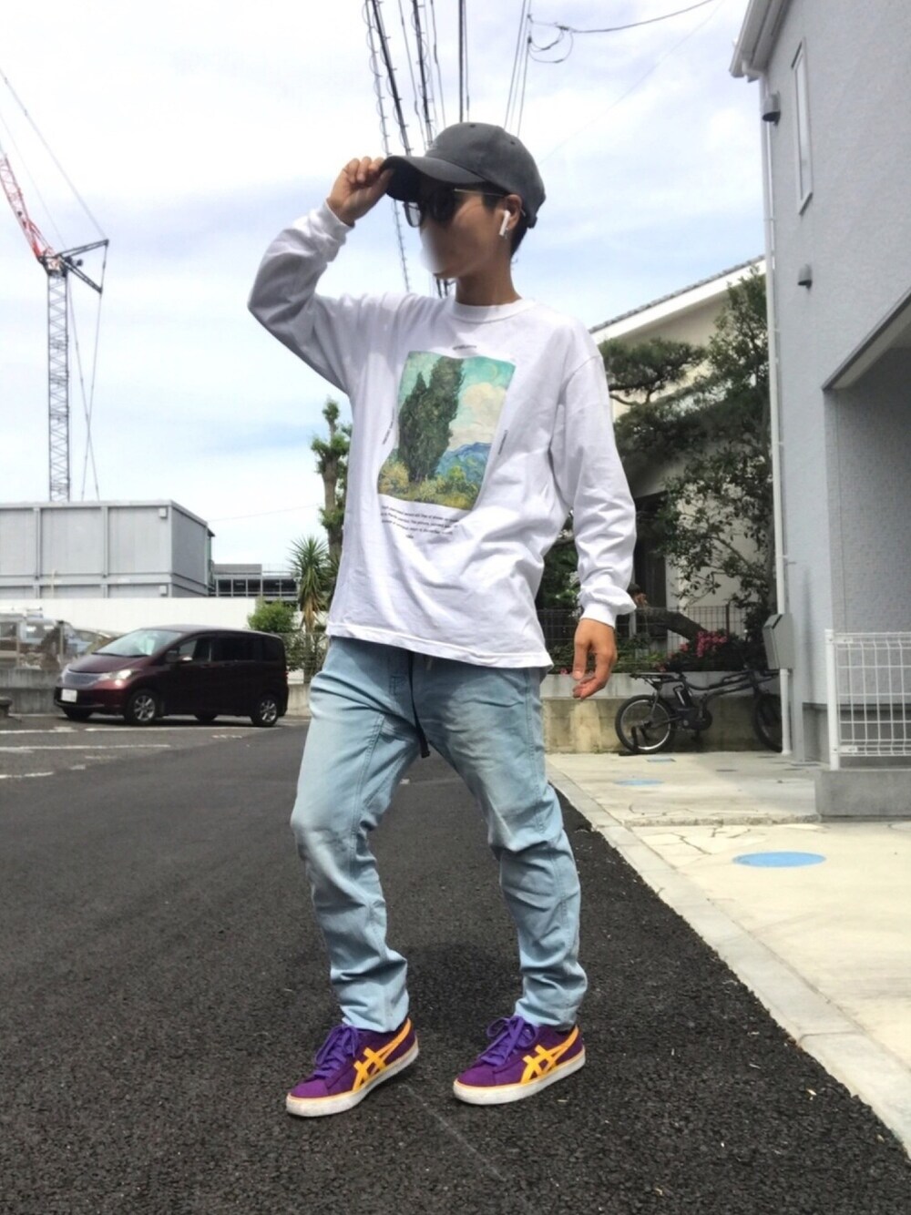 「シンプル、デニムパンツ、ロンT、ストリート、オニツカタイガー、スニーカー」｜「Onitsuka TigerのFABRE BL-S 2.0 / ファブレ ビーエルエス 2.0（スニーカー、パープル系）」を使った、植物子羊さん（レディース・155cm）の夏コーディネートの1枚目の写真