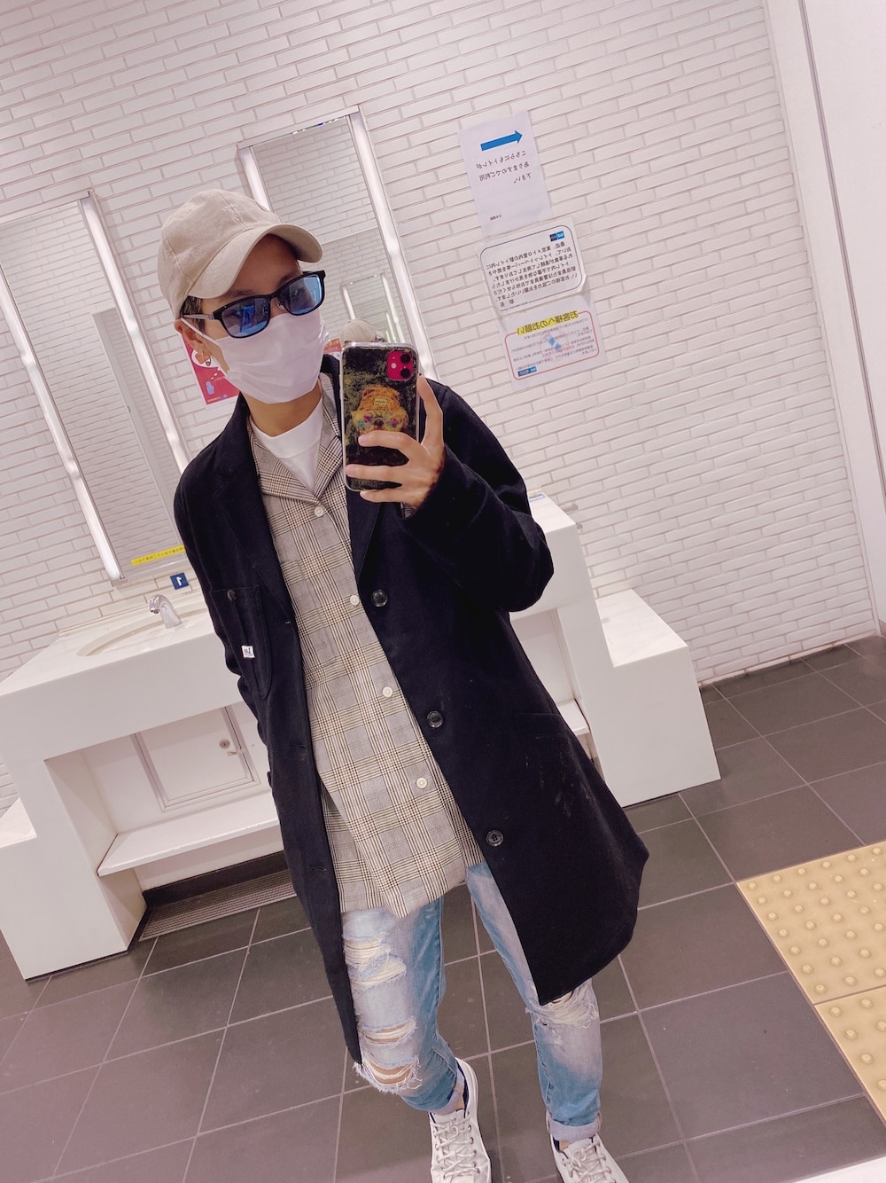 「大人コーデ、きれいめカジュアル、ナチュラル、シャツスタイル、デニムパンツ、白Tシャツ、はるコーデ、シンプルコーデ、LEE、低身長」｜「Leeのアイテム（ジャケット/アウター、ブラック系）」を使った、植物子羊さん（レディース・155cm）の春コーディネートの1枚目の写真