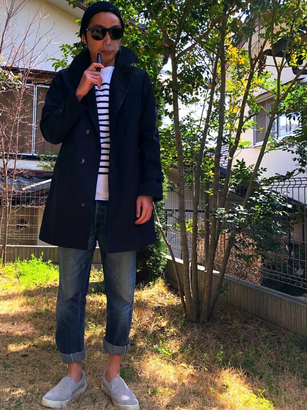 「春コーデ、カジュアルコーデ、シンプル、きれいめカジュアル、デニムパンツ、セントジェームス、ノースフェイス、ステンカラーコート、リーバイス、レイバン」｜「Levi'sのアイテム（デニムパンツ、ブルー系）」を使った、Manokoaさん（メンズ・173cm）の春コーディネートの1枚目の写真