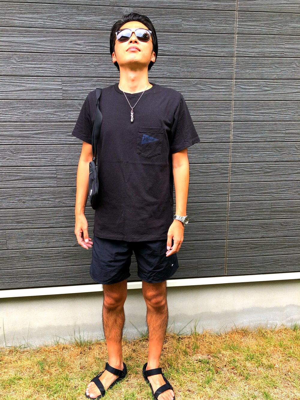 「夏のワントーンコーデ、休日スタイル、黒、Pilgrim SURF＋SUPPLY、teva、Gregory、サコッシュ、ENGINEERED GARMENTS、ピルグリムサーフサプライ、ピルグリム」｜「TevaのTeva/テバ　HURRICANE XLT（サンダル、ブラック系）」を使った、Manokoaさん（メンズ・173cm）の夏コーディネートの1枚目の写真