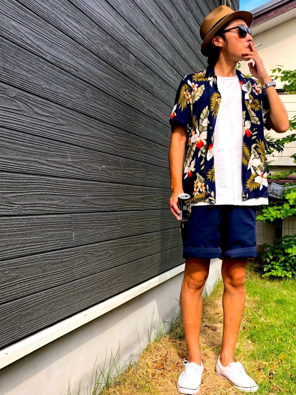 「大人カジュアル、アロハシャツ、ハワイアンシャツ、リゾートスタイル、夏コーデ、GRAMICCI、Pilgrim SURF＋SUPPLY、むぎわら帽子、VANS、ray ban」｜「TWO PALMSのアイテム（シャツ/ブラウス、その他）」を使った、Manokoaさん（メンズ・173cm）の夏コーディネートの1枚目の写真