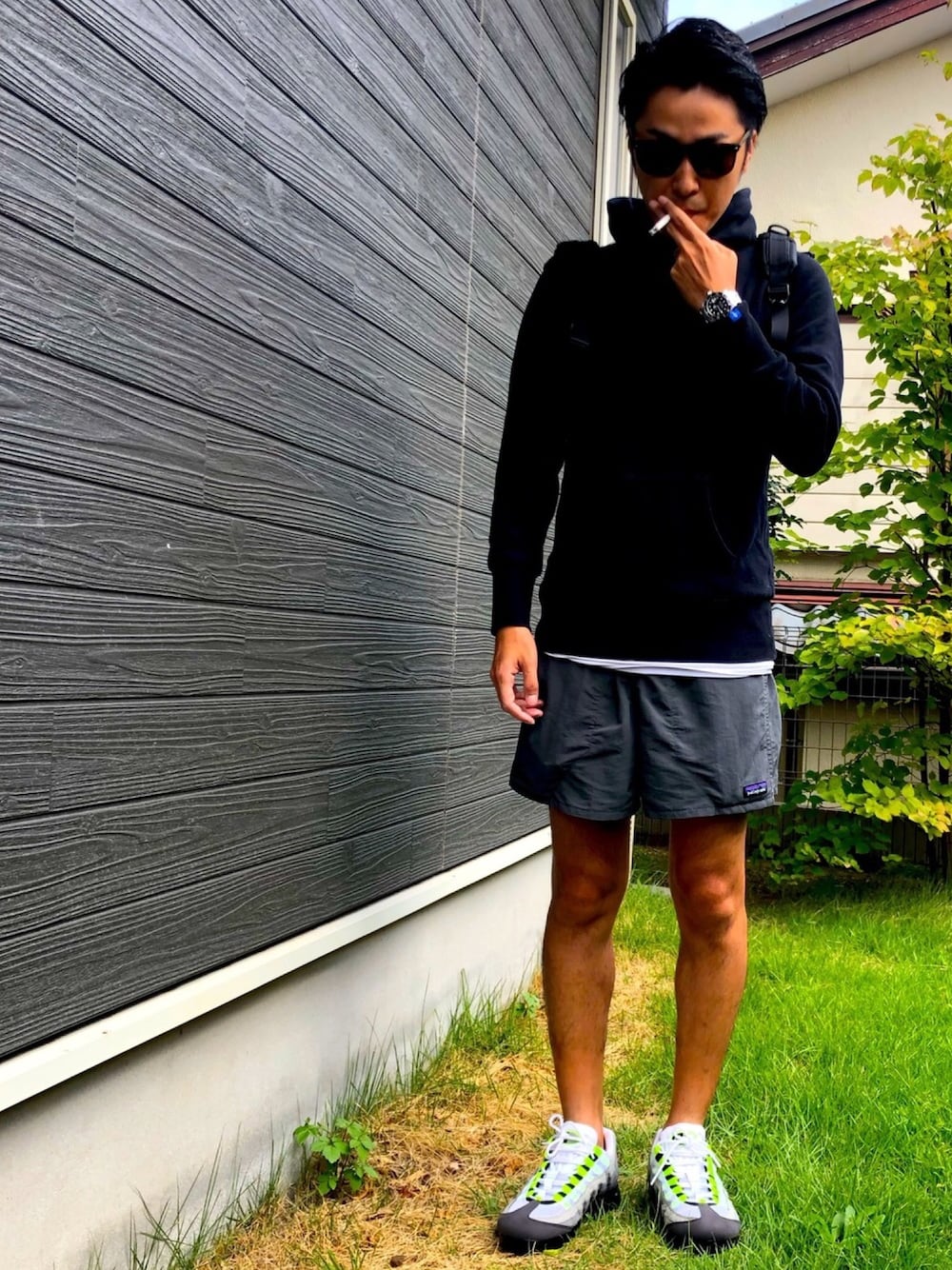 「秋コーデ、おしゃれさんと繋がりたい、スニーカー、loopwheeler、パタゴニア、patagonia、ray ban、Pilgrim SURF＋SUPPLY、スニーカーコーデ、NIKE」｜「LOOPWHEELERのアイテム（パーカー、ブラック系）」を使った、Manokoaさん（メンズ・173cm）の秋コーディネートの1枚目の写真