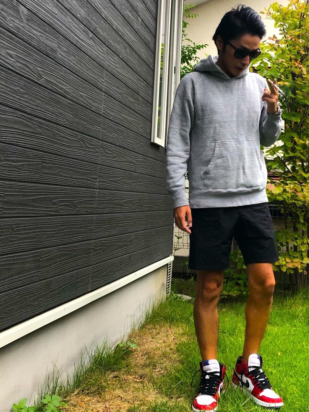 「スニーカー、Jordan、ナイキ、NIKE、barns、GRAMICCI、パーカー、スニーカーコーデ、jordan1、ray ban」｜「GramicciのGRAMICCI×BEAMS　/　別注　オールコンディションショーツ　16SS（その他パンツ、ブラック系）」を使った、Manokoaさん（メンズ・173cm）の秋コーディネートの1枚目の写真
