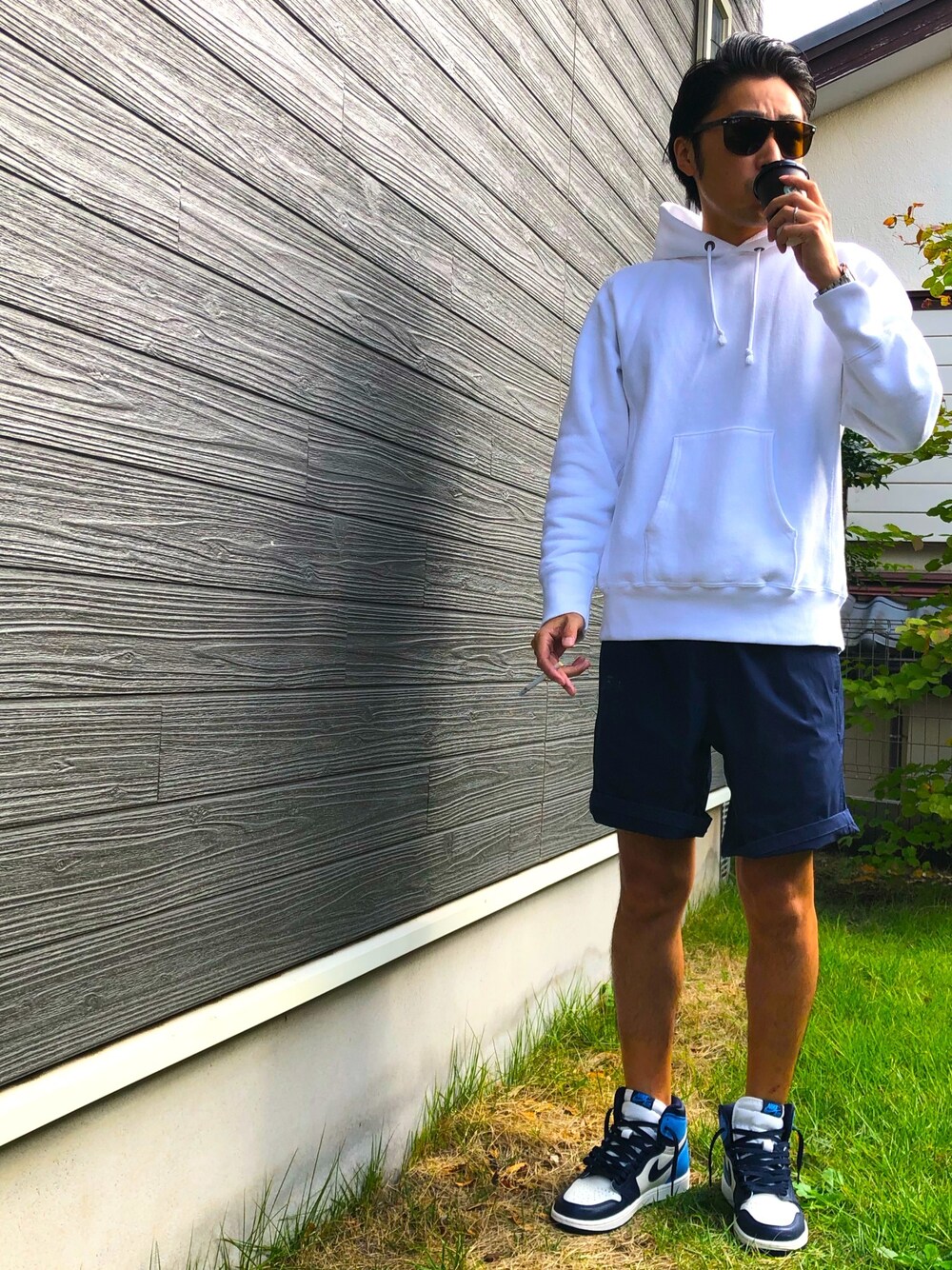 「スニーカーコーデ、NIKE、Jordan、jordan1、スニーカー、Champion、GRAMICCI、ray ban、パーカー、ショーツ」｜「AIR JORDANのアイテム（スニーカー、ブルー系）」を使った、Manokoaさん（メンズ・173cm）の秋コーディネートの1枚目の写真