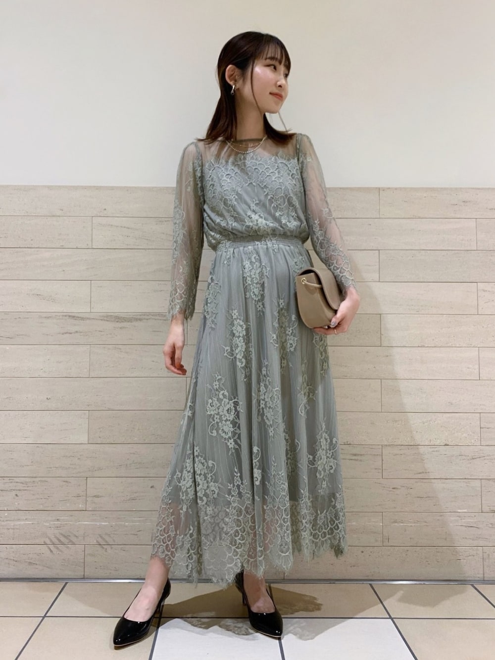 「ワンピース、グリーン、結婚式、キレイめ、大人コーデ、ロペピクニック、結婚式二次会スタイル、低身長、ROPE' PICNIC(ROPE' PICNIC)、レースドレス」｜「ROPE' PICNICの【Mon E’toile】レースDRESS（ドレス、グリーン系）」を使った、まやさん（レディース・153cm）の夏コーディネートの1枚目の写真