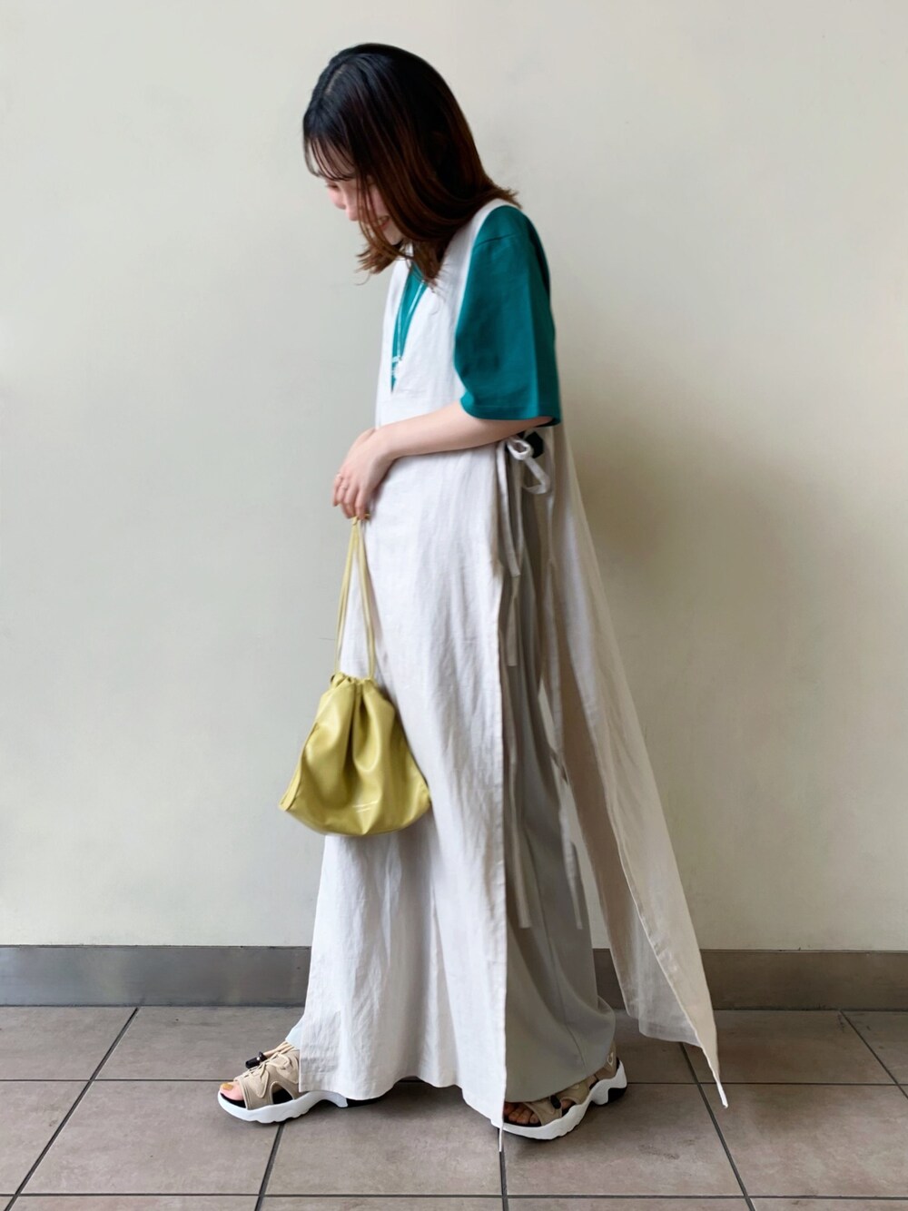 「カジュアル、シンプル、休日スタイル、ロペピクニック、夏コーデ、低身長、ROPE' PICNIC(ROPE' PICNIC)、スポーツサンダル、ロングジレ、おしゃれさんと繋がりたい」｜「ROPE' PICNICの【ORGABITS】アソートTシャツ（Tシャツ/カットソー、グリーン系）」を使った、まやさん（レディース・153cm）の夏コーディネートの1枚目の写真