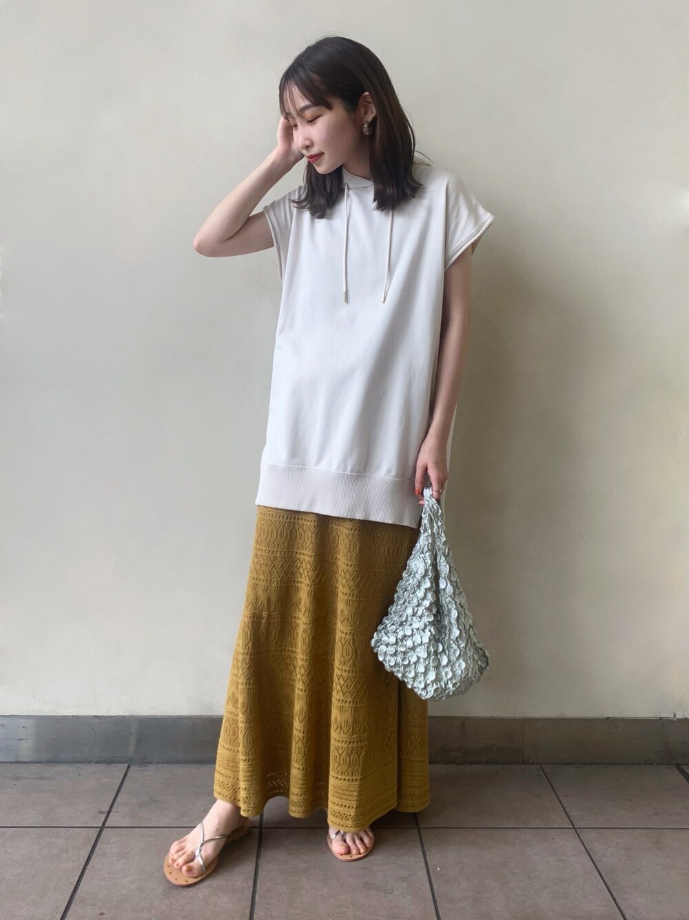 「カジュアル、休日スタイル、リラックススタイル、ootd、シンプルコーデ、ロペピクニック、ROPE' PICNIC(ROPE' PICNIC)、ラクチンコーデ、低身長コーデ、透かし編みニット」｜「ROPE' PICNICの【着丈が選べる】超長綿カットフーディ（パーカー、ベージュ系）」を使った、まやさん（レディース・153cm）の夏コーディネートの1枚目の写真