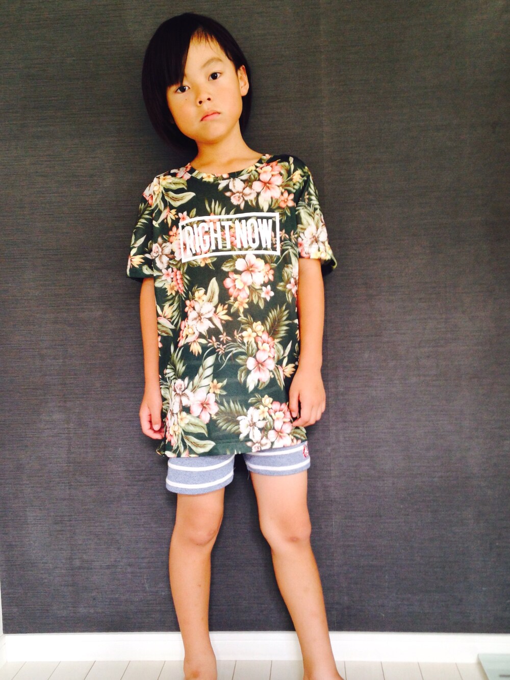 「花、男の子、キッズ」｜「しまむらのアイテム（Tシャツ/カットソー、グリーン系）」を使った、kaitoさん（キッズ・127cm）の秋コーディネートの1枚目の写真