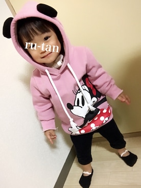 「ディズニーコーデ」｜「アイテム（パーカー、ピンク系）」を使った、r_mさん（キッズ・70cm）の冬コーディネート