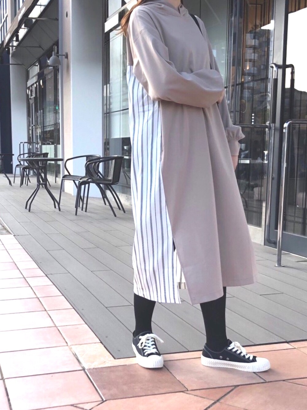 「piccin、PICCINPRIMA、ootd、spring、シンプル、おしゃれさんと繋がりたい、マークイズ福岡ももち、百道浜、スウェットワンピース」｜「PICCINのバックストライプフード付きワンピース（ワンピース、ベージュ系）」を使った、PICCIN  百道浜店さん（レディース・158cm）の春コーディネートの1枚目の写真