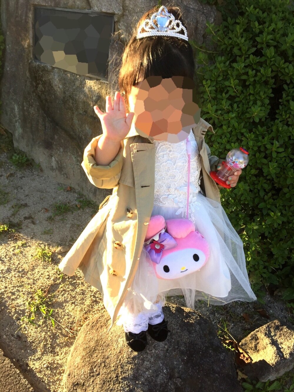 「結婚式、結婚式 ワンピース、トレンチコート、ドレスシューズ、バレエシューズ、プティマイン、女の子、キッズファッション、およばれ、平成最後のWEARISTAセンバツ」｜「POLO RALPH LAURENのアイテム（トレンチコート、ベージュ系）」を使った、hananaaaaさん（キッズ・80cm）の秋コーディネートの1枚目の写真
