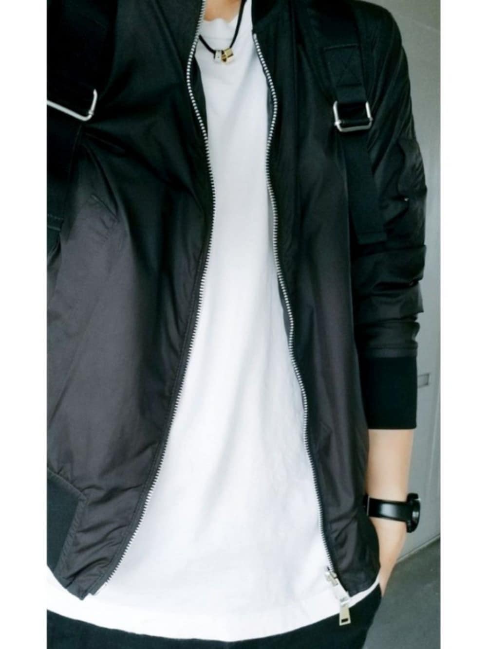 「秋のコーデ、MA-1、モノトーン、NoraLily、GLOBAL WORK、wena、marimekko、Hanes パックＴ」｜「bpr BEAMSのwena x beams / 別注 Chronoウォッチ head（単体） BLACK ※ベルト別売り（アナログ腕時計、ブラック系）」を使った、ゆないさん（メンズ・168cm）の秋コーディネートの1枚目の写真