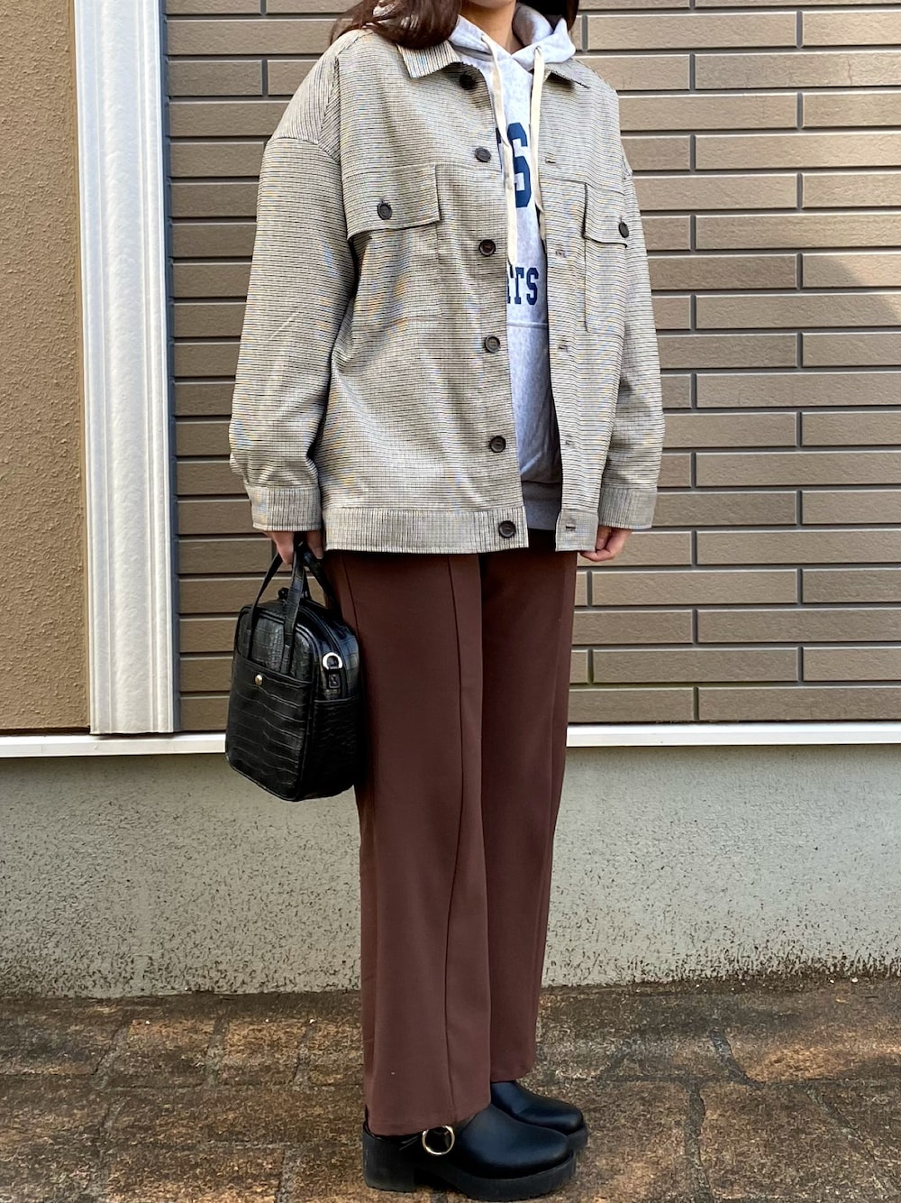 「しまむら、パーカー、フーディー、NEWS、STORY、NEWSパーカー、フレアパンツ、プチプラ、terawearemu、えだコーデしまむら」｜「しまむらのアイテム（ジャケット/アウター、その他）」を使った、ぴょこさん（レディース・155cm）の冬コーディネートの1枚目の写真