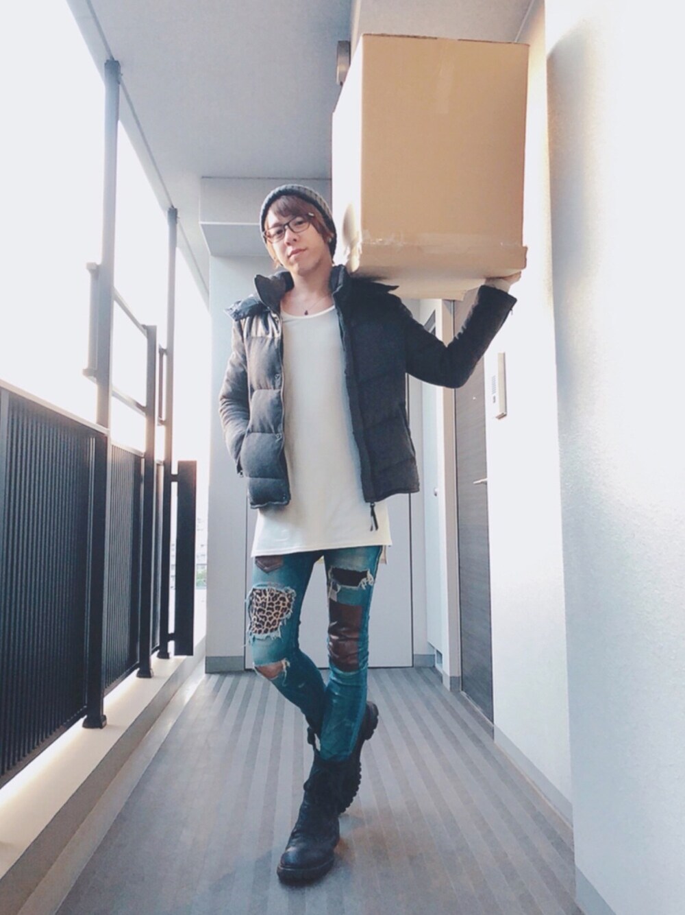 「ブーツ、ブーツイン、毎日コーデ、大人カジュアル、ootd、シンプル、スキニー、いいね、save、フォローお願いします🤑、ダウンジャケット」｜「LHPのアイテム（ダウンジャケット/コート、グレー系）」を使った、ムラジュンさん（メンズ・172cm）の冬コーディネートの1枚目の写真