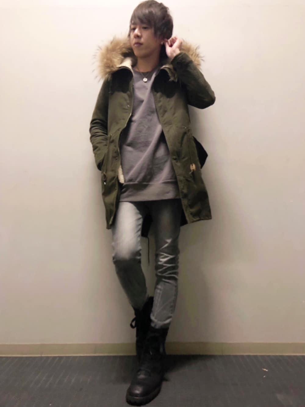 「ブーツ、ブーツイン、毎日コーデ、お気に入りの服でデートに行こう、シンプル、冬、黒スキニー、ootd、モッズコート、コート」｜「STUDIOUSの【STUDIOUS】バギークロスモッズコート（モッズコート、グリーン系）」を使った、ムラジュンさん（メンズ・172cm）の冬コーディネートの1枚目の写真